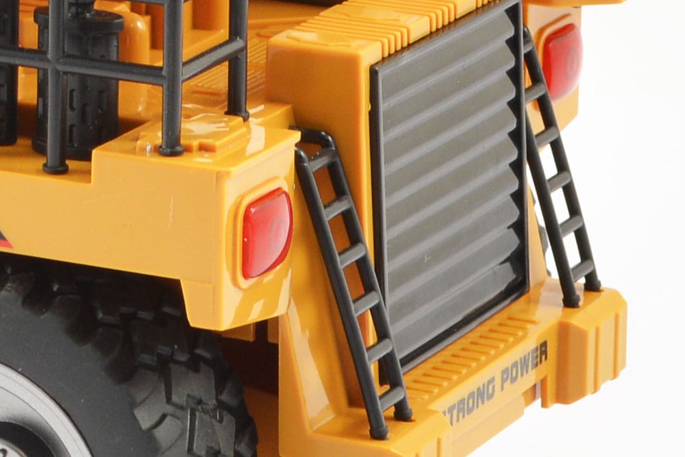 Huina 2.4G 6Ch R/C Dump Truck w/ Die Cast Cab 1:18 RTR