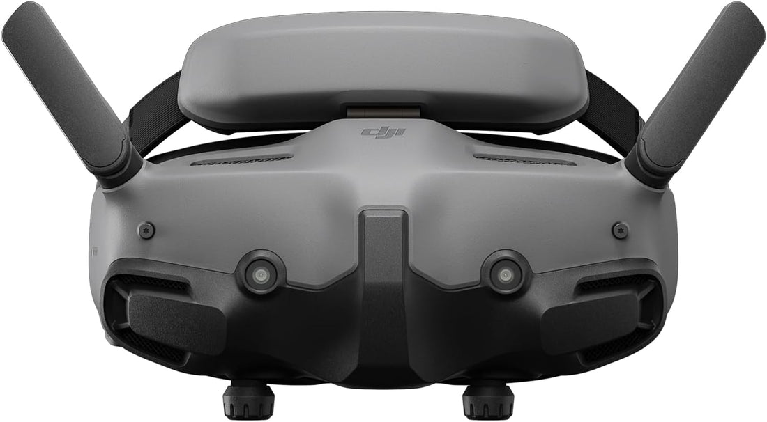Front view of DJI Goggles 3 with headband and antennas on a white background